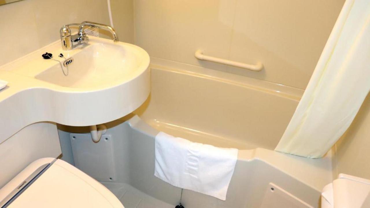 Toyoko Shinjuku Gyoemmae Eki 3 Ban Deguchi Hotel Tōkyō